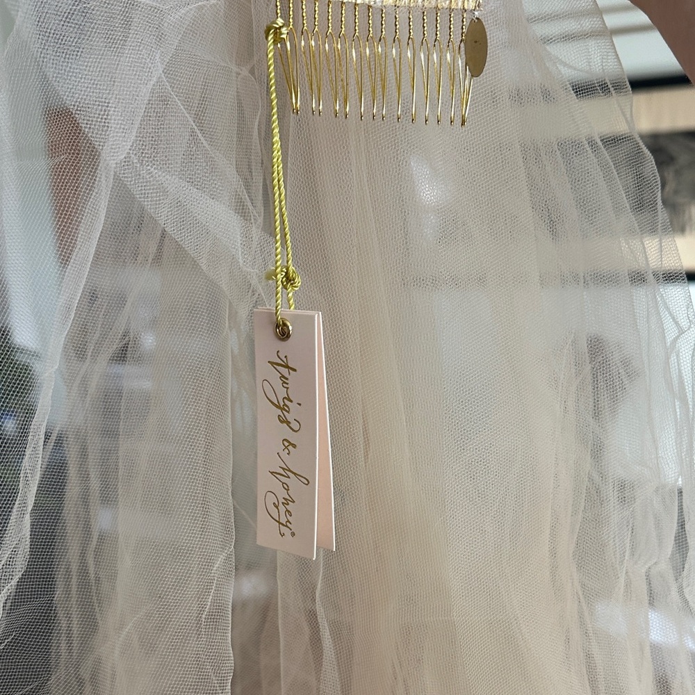 Champagne Simple Cathedral Veil - Twigs & Honey NWT - Picture 6 of 7
